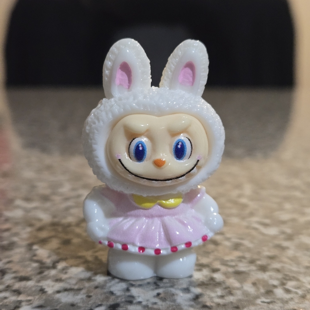 🍒🍒 Cute Pink/White Mini Labubu Figurine